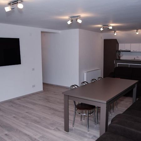 Отель New House Куртя-де-Арджеш Экстерьер фото