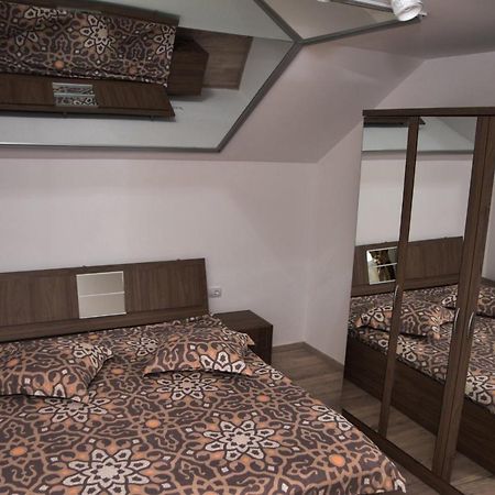 Отель New House Куртя-де-Арджеш Экстерьер фото