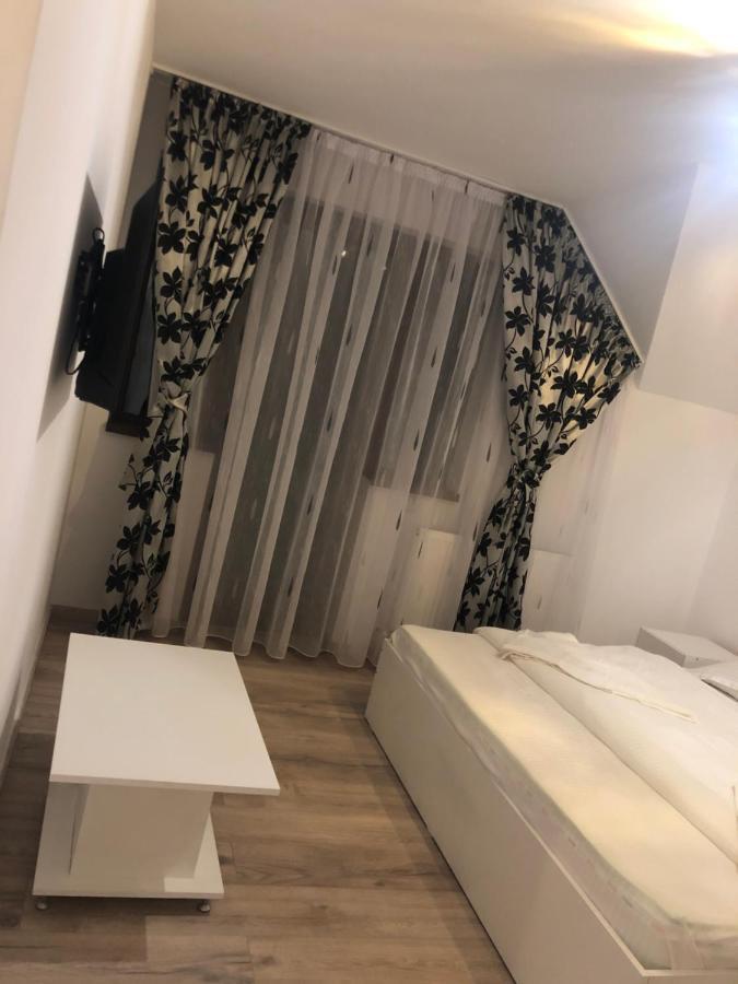 Отель New House Куртя-де-Арджеш Экстерьер фото