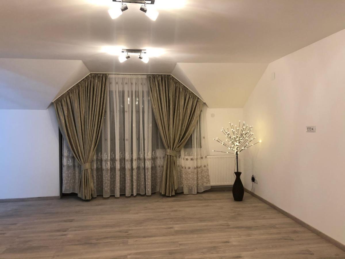 Отель New House Куртя-де-Арджеш Экстерьер фото
