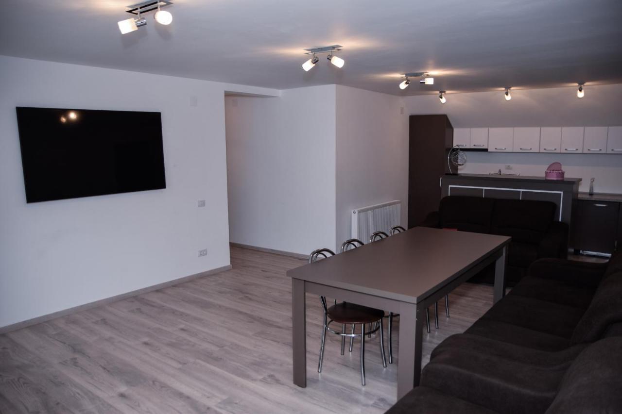 Отель New House Куртя-де-Арджеш Экстерьер фото