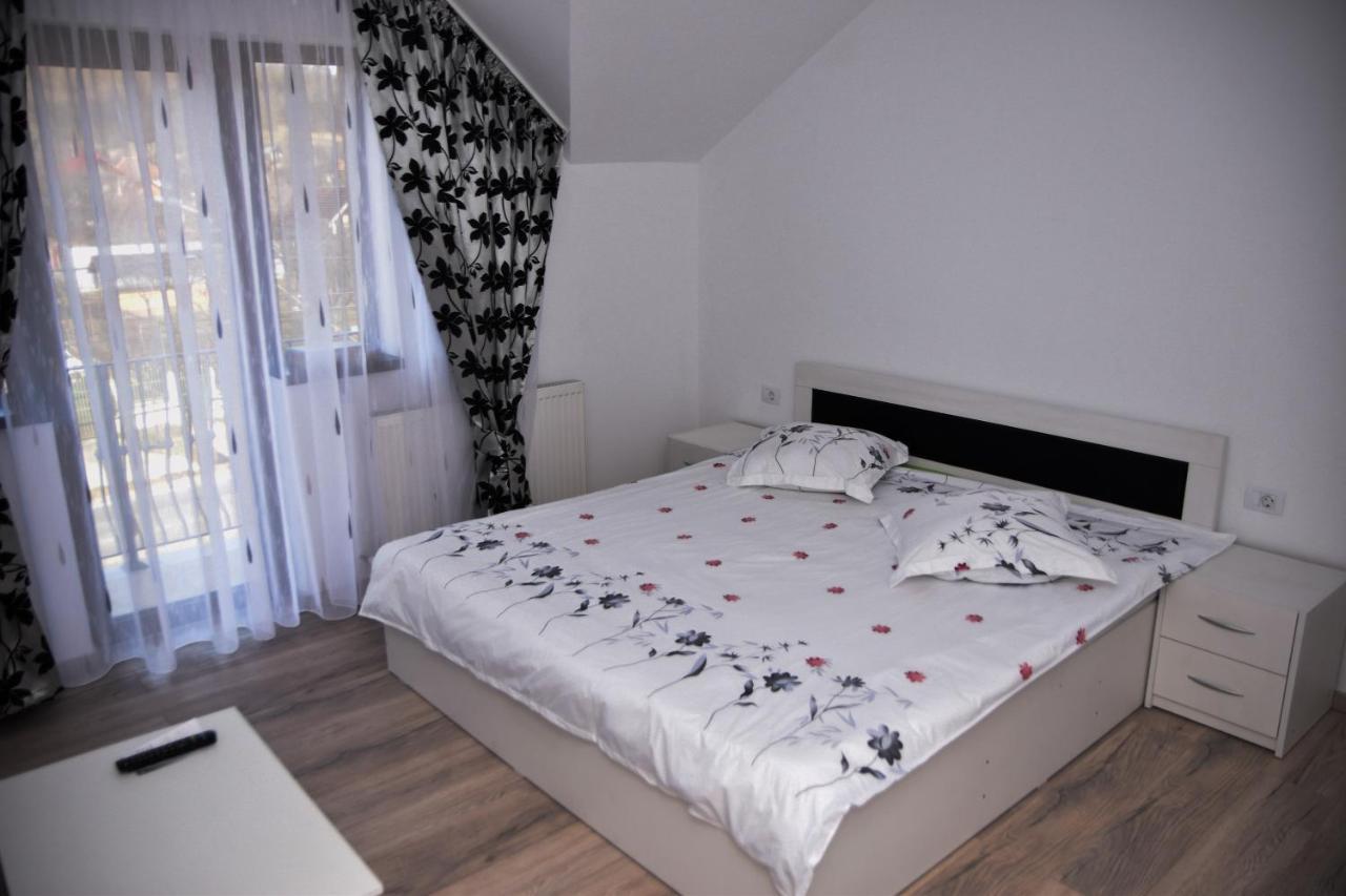 Отель New House Куртя-де-Арджеш Экстерьер фото
