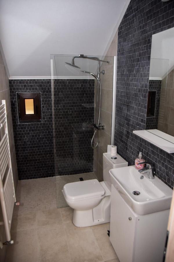 Отель New House Куртя-де-Арджеш Экстерьер фото