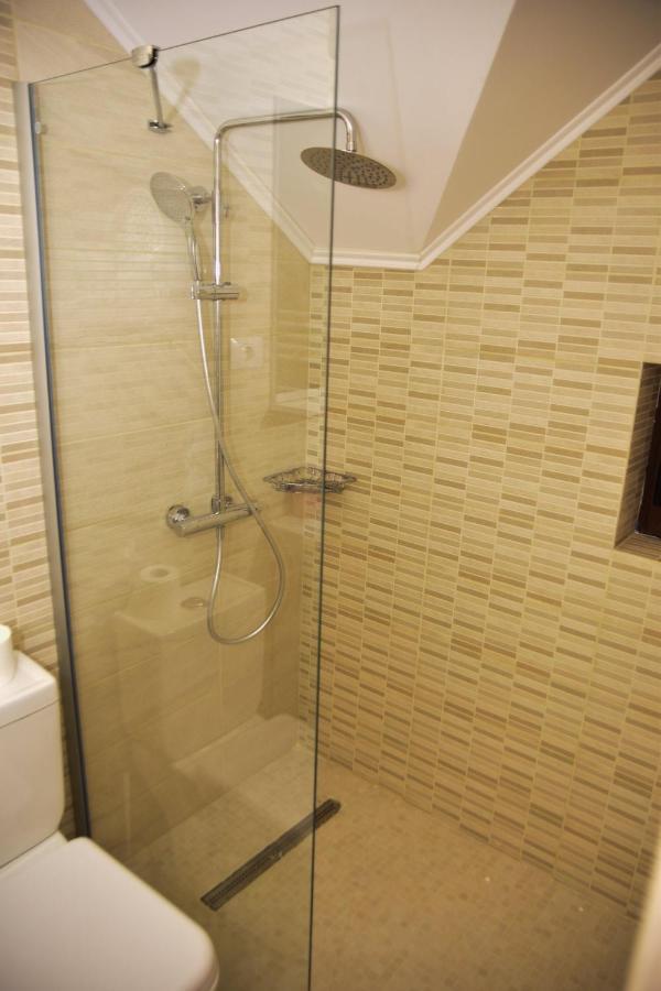 Отель New House Куртя-де-Арджеш Экстерьер фото