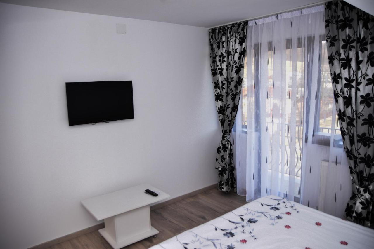 Отель New House Куртя-де-Арджеш Экстерьер фото