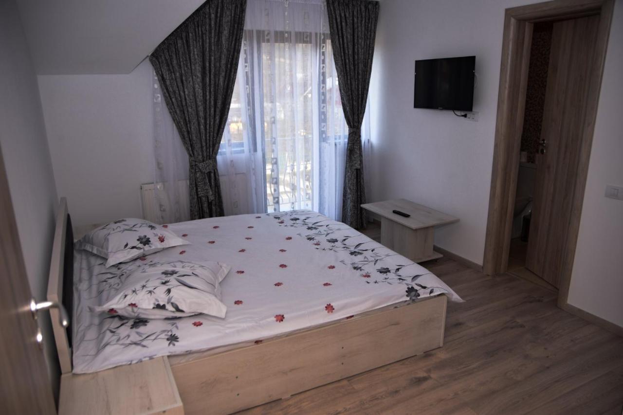 Отель New House Куртя-де-Арджеш Экстерьер фото