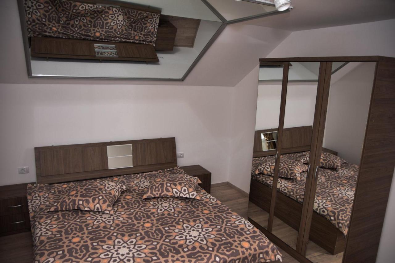Отель New House Куртя-де-Арджеш Экстерьер фото